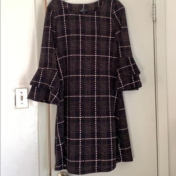 Ronni Nicole Dresses & Skirts - ⭐️2 for $20 NWOT Ronni Nicole Black Dress, Bell Sleeves